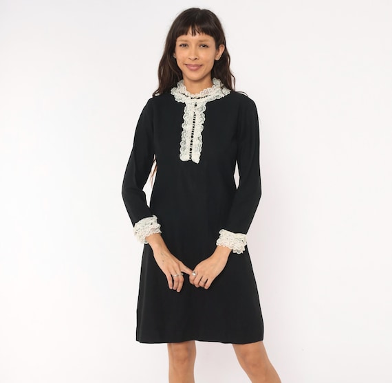 60s Goth Babydoll Dress Lace Trim Shift Black Cream Ruffle Collar Bib Long Sleeve Coquette Mod Victorian Whimsigoth Witchy Vintage Small S