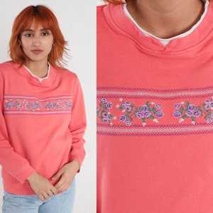 Salmon Pink Floral Sweatshirt 90s Embroidered Flower Sweater Retro Graphic Sweatshirt Vintage 1990s Double Collar Medium