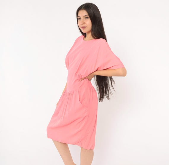 90s Coral Pink Blouson Dress Carol Anderson Smocked Waist Short Sleeve Crew Neck Knee Length Salmon Rose Summer Feminine Vintage Large L