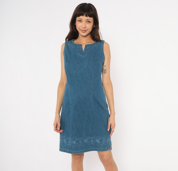 90s Denim Shift Dress Embroidered Floral Hem Cherokee Cotton Blue Jean Notch Neck Side Zip Summer Sheath Chambray Indigo Vintage Small S