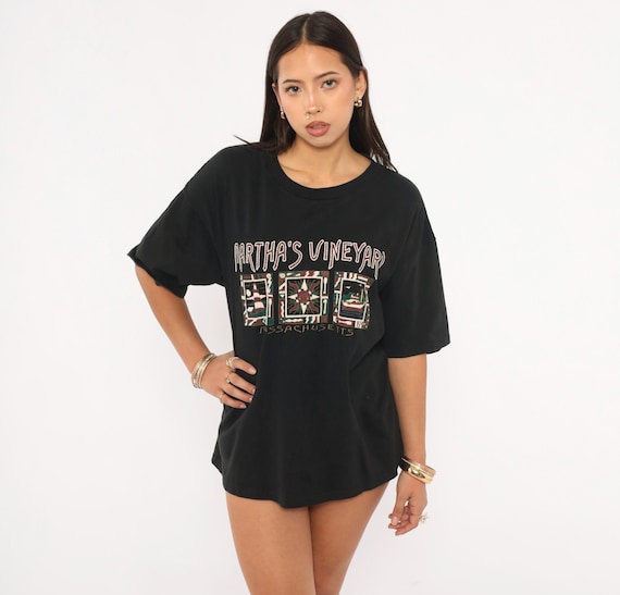 Martha's Vineyard Tee 90s Souvenir Graphic Shirt Massachusetts Cape Cod Black Cotton Tourist Travel Vacation Crew Neck Boxy Fit Top Large L