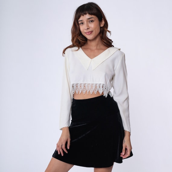 White Cropped Blouse 90s Crochet Lace Trim Button Back Fringe Crop Top Long Sleeve Chelsea Collar Shirt Bohemian Retro Vintage 1990s Small S