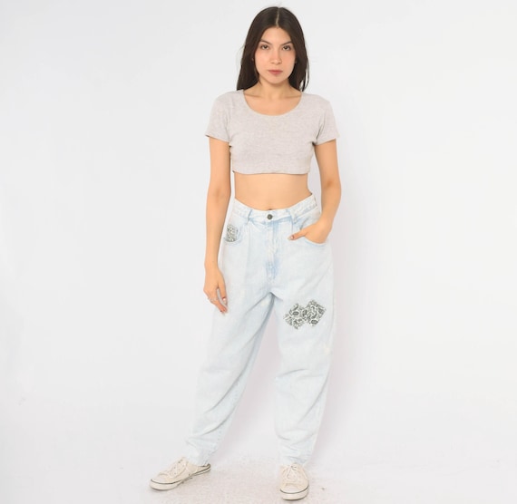 90s Acid Wash Mom Jeans Paisley Light Blue Denim High Waisted Tapered Leg Cotton Bandana White Boyfriend Trousers Pants Vintage Medium M