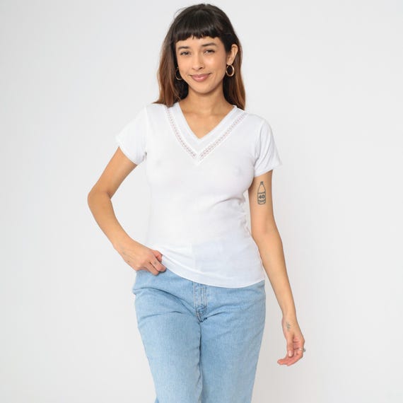 Vintage Y2K White Lace Trim T-Shirt Fitted V-Neck Soft Stretchy Tee 2000s Minimalist Baby Tee Plain Medium M