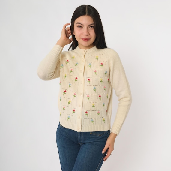60s Floral Cardigan Cream Wool Embroidery Button Front Long Sleeve Cottagecore Grannycore Knit Sweater Pastel Embroidered Flowers Small S