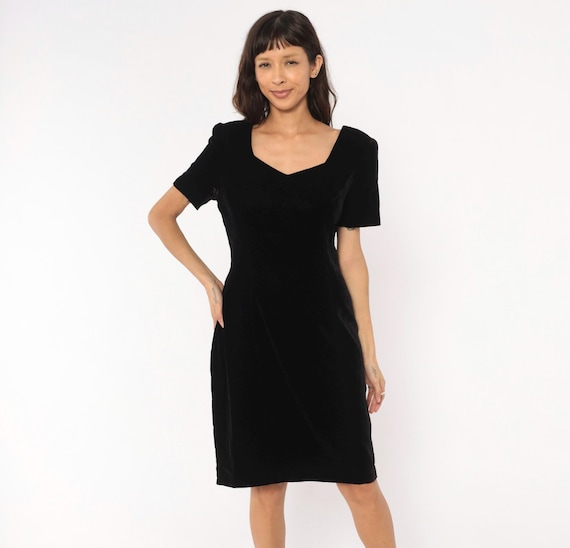 90s Velvet Cocktail Dress Sheath Black Sweetheart Neckline Criss Cross Back Rhinestone Button Party Evening Night Out Maggy London Medium M