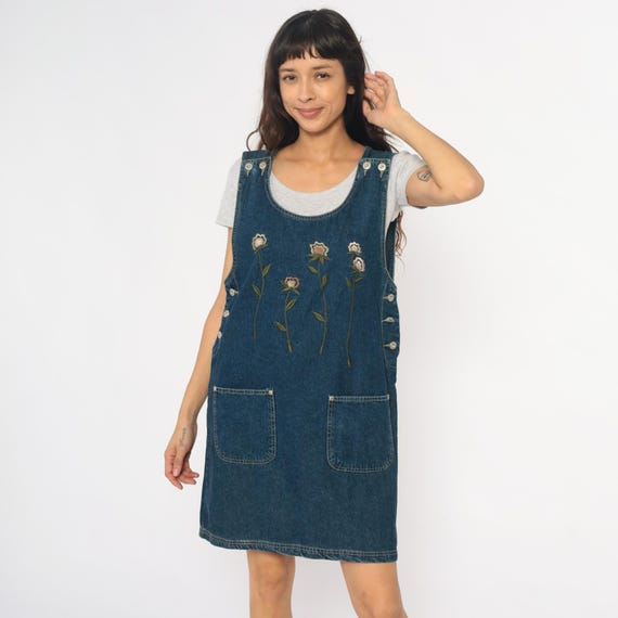 Embroidered Denim Dress 90s Floral Jumper Blue Jean Pinafore Cotton Sleeveless Front Pockets Cottagecore Vintage Summer Spring Medium M