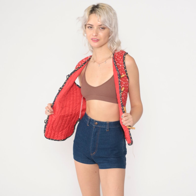 Chaleco acolchado con estampado floral de los años 70, estilo hippie, estilo bohemio, con estampado de calicó rojo, sin mangas, con botones para festivales, estilo bohemio, años 70, talla extra pequeña xs 0 imagen 4