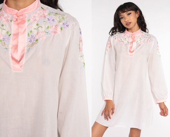 70s Mini Dress Boho Floral EMBROIDERED Print White Sweatshirt 1970s Vintage Tunic Shift Bohemian Long Sleeve Minidress Small Medium
