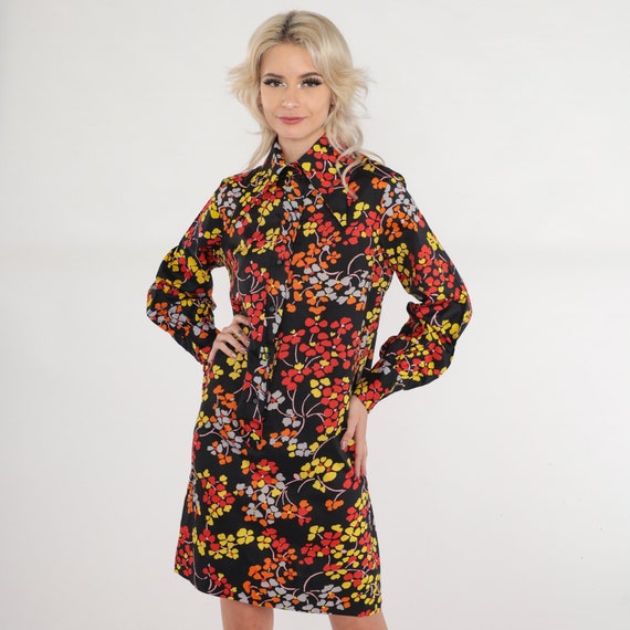 Black Floral Dress 60s Dagger Collar Mod Mini Button up Shirtdress Long Sleeve Flower Print Shift Red Orange Yellow Vintage 1960s Medium M
