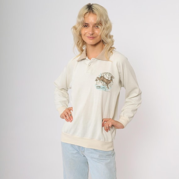 80s Deer Graphic Sweatshirt White Tan Collar Wildlife Hunting Lodge Rustic Outdoors Nature Scene Long Sleeve Pullover Polo Vintage Large L