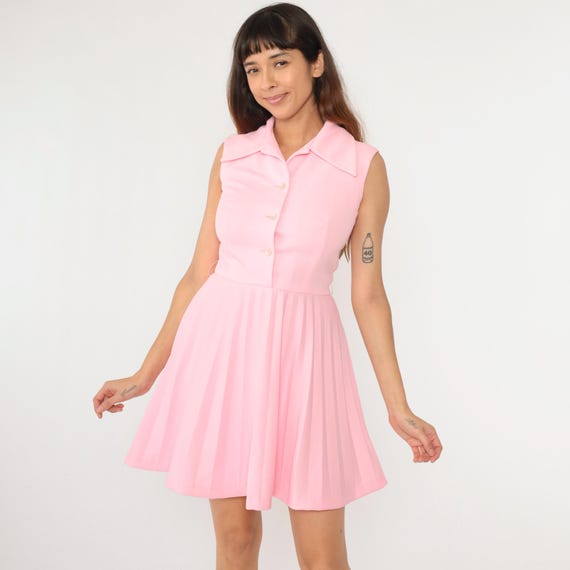 70s Mod Dress Baby Pink Pleated Mini Dress 60s High Waist Tennis Dress Button Up Vintage Sleeveless 1970s Twiggy Collar Small