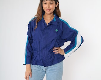 Giacca a vento vintage Fila Y2K a righe blu, stile streetwear, sportiva, da riscaldamento, hipster, retrò, piccola S