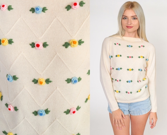 Embroidered Floral Sweater 70s Cream WOOL Knit Sweater Rosette Sweater Pullover Vintage Sweater Granny Raglan Sleeve Retro 1970s Small S