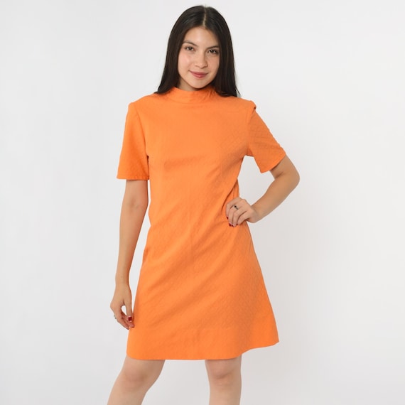 1960s Orange Shift Dress 60s Mod Mini Dress Mock Neck Short Sleeve A Line Retro Gogo Space Age Twiggy Geometric Texture Vintage Small S