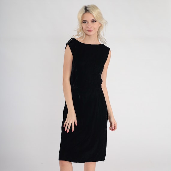 Black Velvet Dress 70s Low Back Shift Dress Retro Sleeveless Party Dress Knee Length Simple Plain Chic Evening Cocktail Vintage 1970s Small
