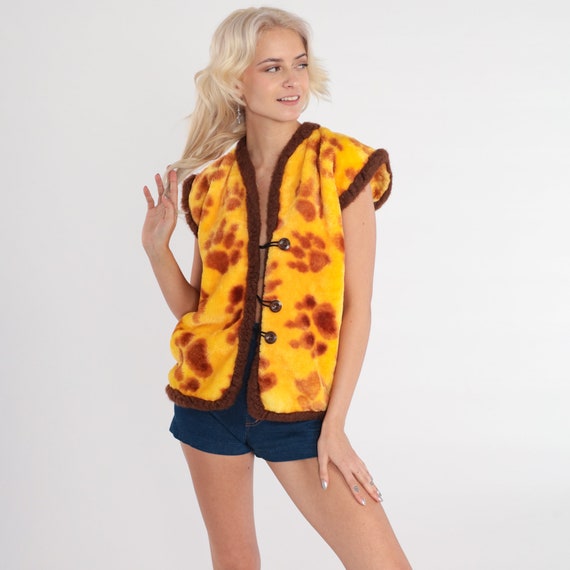 Plush Fleece Vest Paw Print Vest Yellow Fuzzy Pile 80s Cap Sleeve Jacket 1980s Hippie Boho Warm Teddy Fleece Winter Button Up Novelty Medium