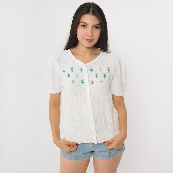 80s White Cardigan Short Sleeve Button Front Vintage Embroidered Floral V Neck Cottage Core Romantic Feminine Spring Soft Pretty Medium M