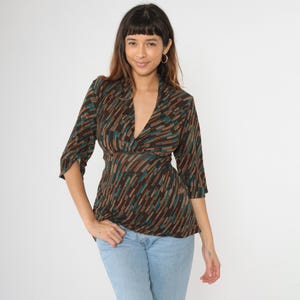 Blusa a rayas Y2K, cintura imperio, color marrón y verde azulado, cuello en V profundo, manga 3/4, estilo vintage, años 00, talla grande, talla pequeña