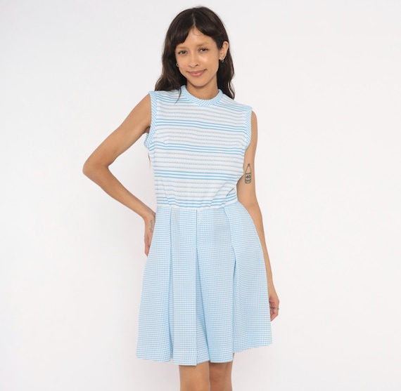 70s Gingham Stripe Dress Sky Blue White Sleeveless Pleated Skirt Fitted Bodice Cap Sleeve Mod Peter Pan Collar Vicky Vaughn Vintage Medium M