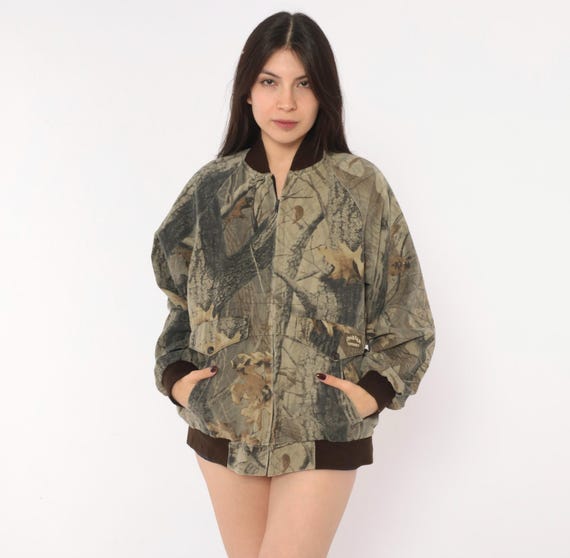 90s Realtree Camo Bomber Jacket Spartan Brown Beige Tree Print Hunting Coat Ribbed Collar Patch Pocket Camouflage Outdoor Boxy Medium M