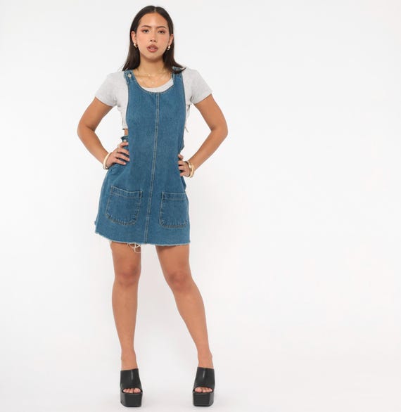 90s Denim Jumper Dress Blue Cotton Pinafore Raw Hem Mini Shift Scoop Neck Sleeveless A Line Pocket Front Grunge Style Vintage Jean Medium M