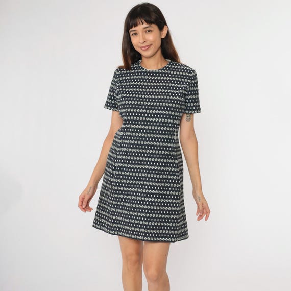 Vintage Mod Mini Dress 60s Geometric Print Black White Gogo Minidress Shift Short Sleeve 70s Twiggy Go Go Pocket Dress Medium Large