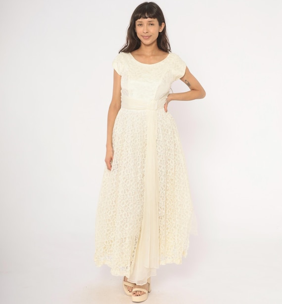 60s Lace Gown Ivory Cap Sleeve Full Skirt Floral Cream Sash Waist Bridal Wedding Formal Prom White Garden Party Dress Vintage Frock Small S