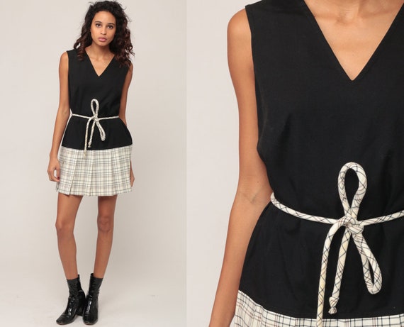 Mod Dress 60s Mini Plaid SCOOTER Drop Waist Pleated 70s Checkered Vintage Sleeveless Black Off-White Minidress School Girl Medium