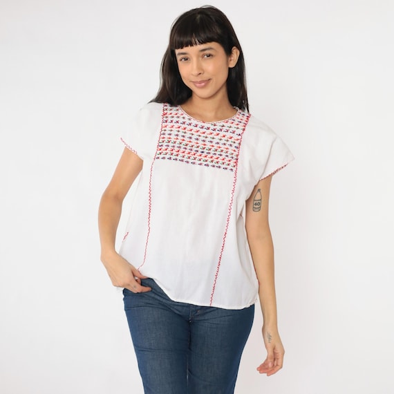 Vintage Embroidered Top 90s White Cotton Critter Animal Stitch Pullover Short Sleeve Blouse 1990s Boho Folk Style Medium Large
