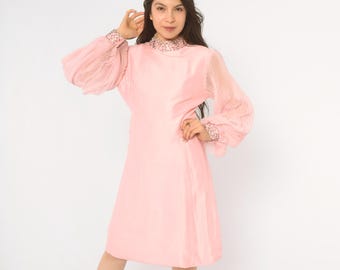 Vestido rosa de los años 60 con cuello de cuentas, transparente, plisado, manga obispo, estilo camisero, con perlas plateadas, manga larga, ideal para cócteles, bodas o como invitada, estilo vintage, talla S.