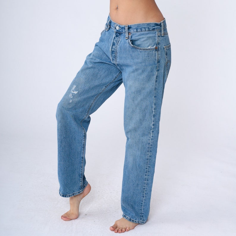 90s Levis 501 Jeans Men's 34 Ripped Straight Leg Boyfriend Jeans Denim Mid Rise Waist Levi Blue Distressed Vintage 1990s Medium 34 x 32 imagem 4