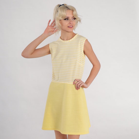 Yellow Striped Dress 70s Mod Mini Dress Sleeveless Shift Dress Retro Day 60s Dress Casual Summer Sundress Pastel White Vintage 1970s Medium