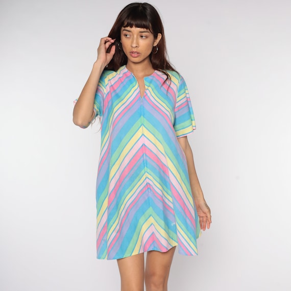 Rainbow Striped Dress Day House Dress Lounge Boho Dress Groovy Dress Shift Dress 70s Mini Hippie Vintage Bohemian Twiggy 1970s Zip Up Medium