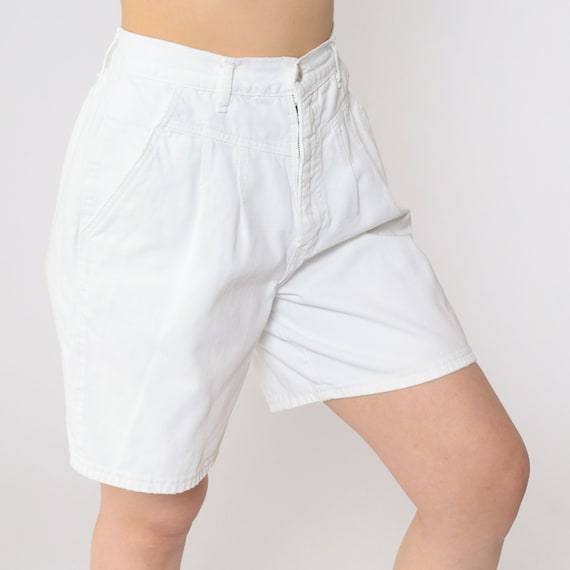 White Denim Shorts 90s Pleated Jean Shorts High Waisted Chic Summer Shorts Retro Basic Mom Shorts Smooth Back Shorts Vintage 1990s Medium