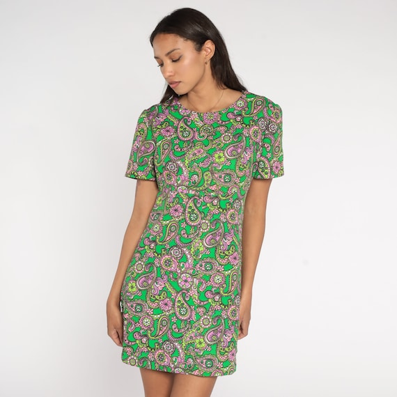 Psychedelic Paisley Dress 60s Mod Mini Dress Shift Boho Twiggy Green Pink Purple Twiggy Vintage Minidress 70s Short Sleeve Hippie Medium