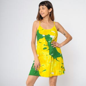 Tropisches Mini Sommerkleid Y2K Blatt Print Kleid Gelb Grün Shift Ärmellos Aloha Sommer Tank Spaghetti Strap Vintage 00s S 5