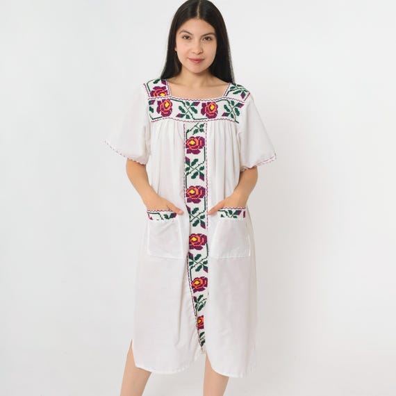 Embroidered Mexican Dress 90s White Midi Floral Needlepoint Hippie Tent Dress Vintage Bohemian Summer Casual Puebla Pocket 1990s Large L