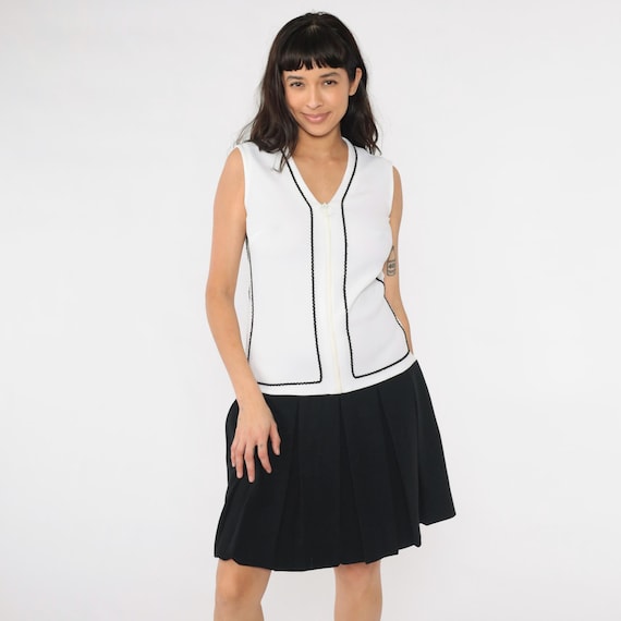 Vintage 60s Scooter Dress Mod Mini Black White Drop Waist Pleated Dress Front Zip 1960s Sixties Twiggy Go Go Sleeveless MiniDress Small S