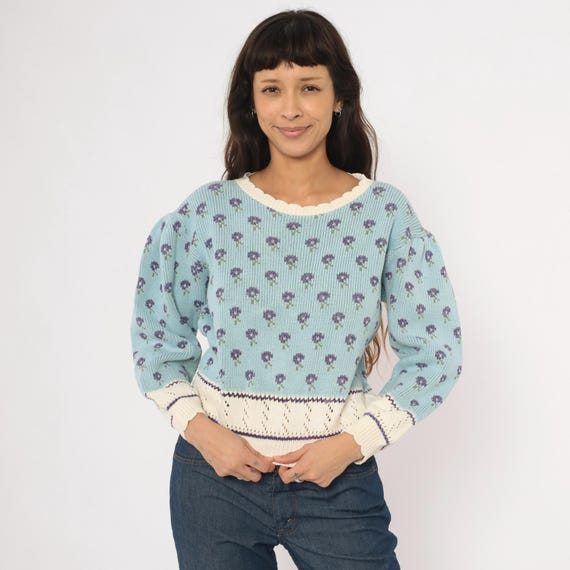 80s Floral Knit Sweater Light Blue Purple Flower Cotton Pullover Puff Sleeve Pointelle Trim Cottagecore Prairie Feminine Blouse Medium M