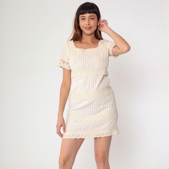 Vintage Ivory Lace Mini Dress 70s Mod Retro Empire Waist Sheath Dress Tiered Pintuck Pleated Short Sleeve Girly Party Boho Small S