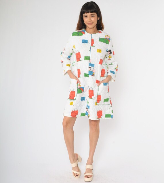 Vintage Peanuts Quilted Pajama Dress 70s 80s Charlie Brown Snoopy Nightie Cotton Zip-Up Robe Cartoon Print Lounge Women's Size Medium M