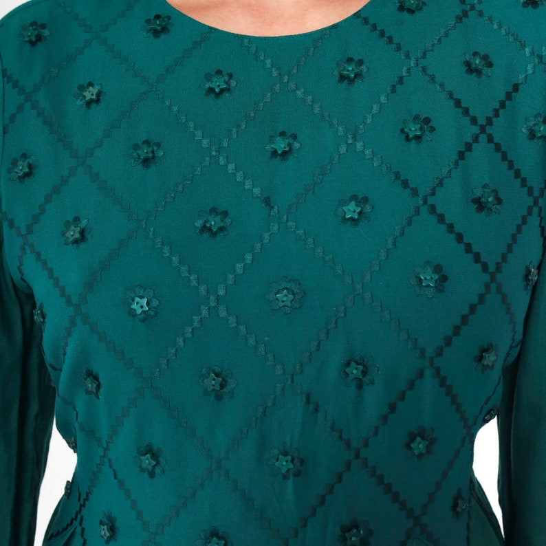 Robe fleurie verte des années 90 robe brodée Maxi bohème bouton étoile vintage plissé taille haute ceinture attachée grunge manches longues rayonne petit 6 image 5