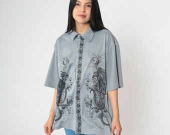 Vintage Y2K Drachen Print Shirt Graues Oversized Kurzarm Top mit Knöpfen Floral Kragen Shirt 00s Extra Large XL XL