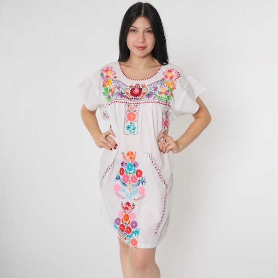 Embroidered Mexican Dress 90s White Mini Floral Hippie Day Tent Bohemian Summer Casual Puebla Festival Vintage 1990s Medium M