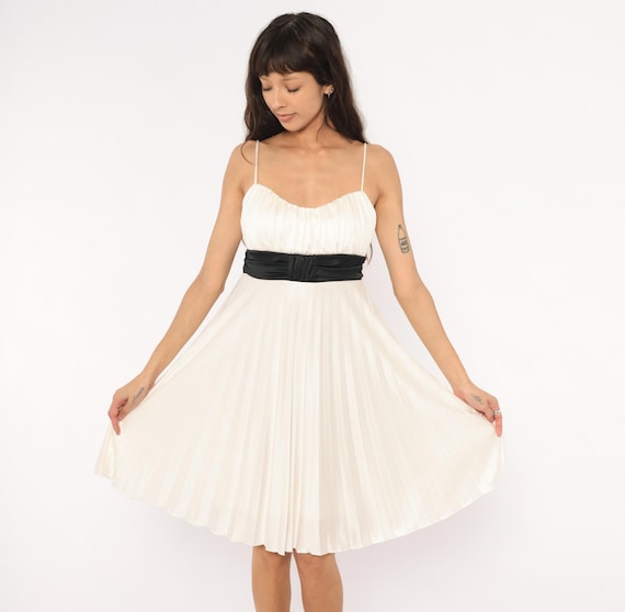 Y2K Pleated Babydoll Dress Ivory Spaghetti Strap Empire Waist Black Satin Bow Cream Sweetheart Neckline Party Coquette Going Out Large L