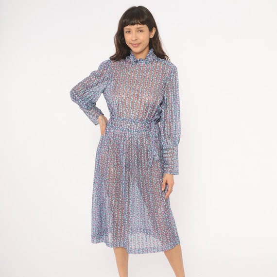 Sheer Floral Stripe Dress 70s Blue Pink Gathered Waist Ruffle Collar Tie Neck Prairie Cottagecore Feminine Summer Sundress Vintage Small S