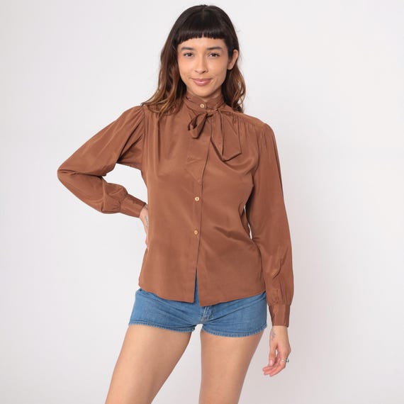 80s Brown Blouse Pussy Bow Tie Neck Long Sleeve Button Front Secretary Office Professional Vintage Camel Tan Structured Work Shirt Medium M