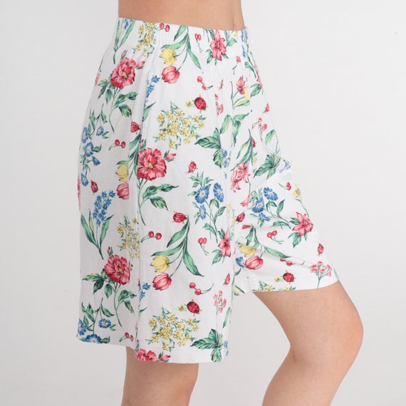 White Floral Shorts 80s 90s High Waisted Shorts Retro Flower Print Mom Shorts Relaxed Mid Length Red Green Yellow Vintage 1980s Small S