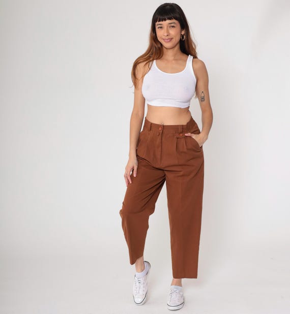 80s Brown Pleated Pants High Waisted Elastic Waist Tapered Trousers Tan Camel Beige Vintage Mom Style Minimalist Classic Office Work Medium